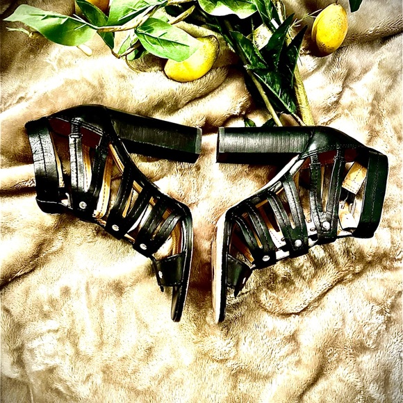 ❤️Sold ❤️COACH stacked heels❤️ - Picture 5 of 16